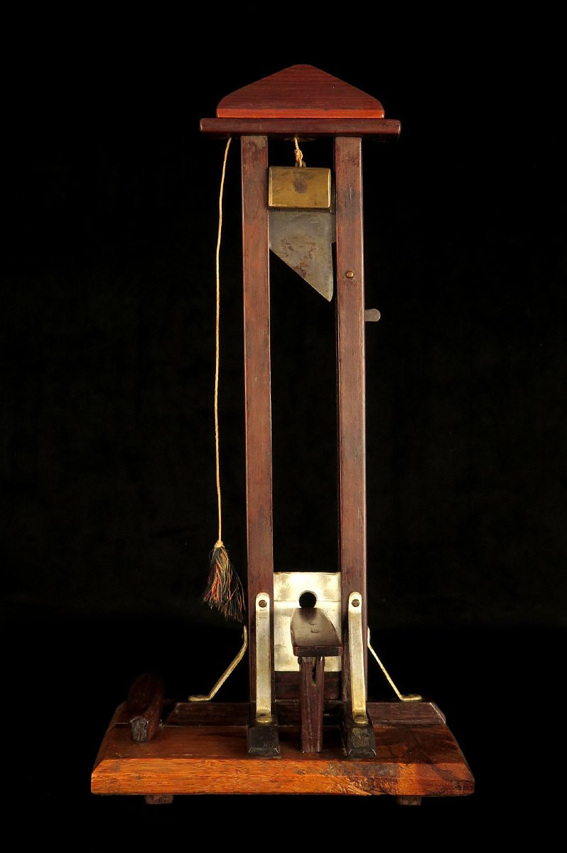 Antique Model Of A Guillotine, Folk Art Circa 1930 / Cut Cigares Oddities-photo-5