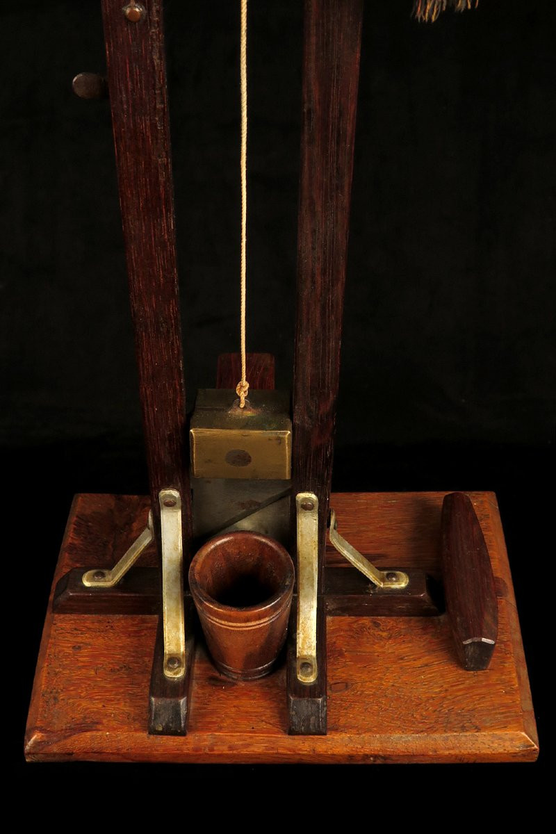 Antique Model Of A Guillotine, Folk Art Circa 1930 / Cut Cigares Oddities-photo-7