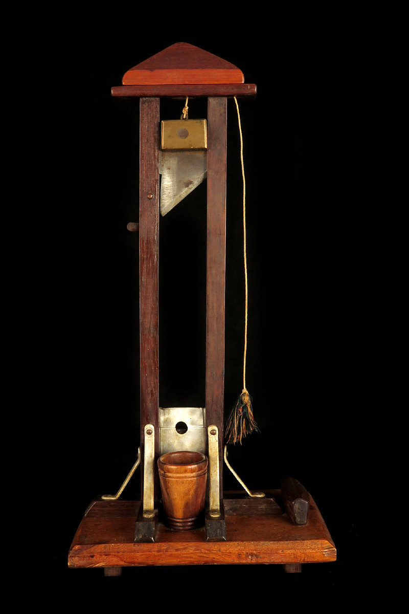 Antique Model Of A Guillotine, Folk Art Circa 1930 / Cut Cigares Oddities