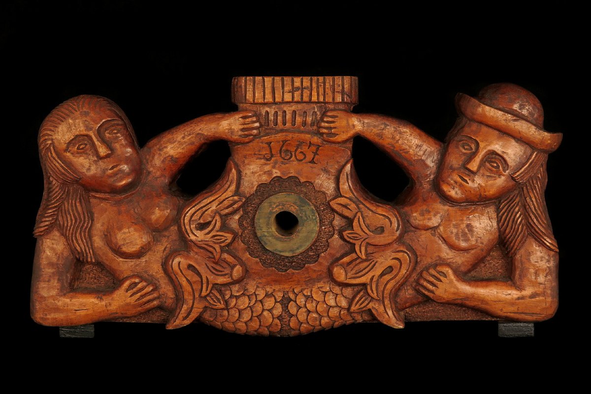 Ancien verrou de fut, clefs de tonneau / Art populaire Alsacien réalisé dans du chêne sculpté