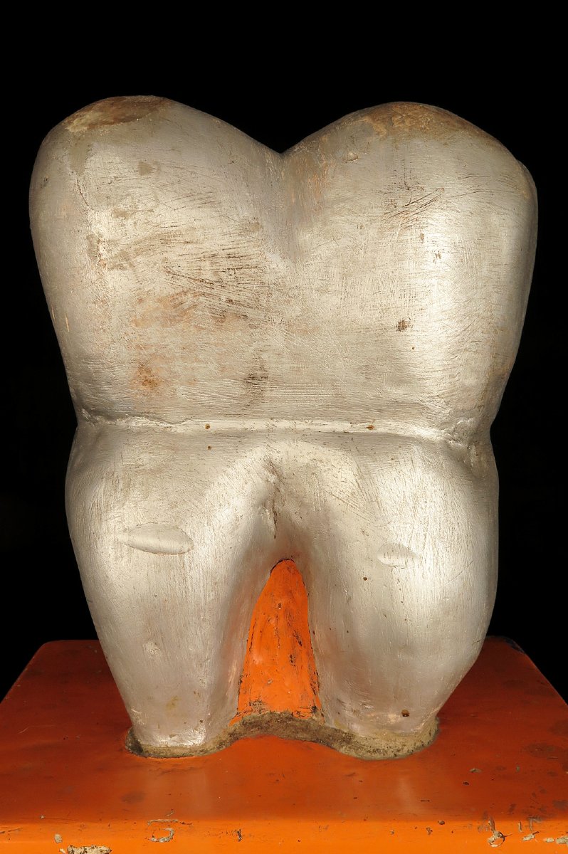 Ancienne sculpture d'une dent, vers 1940 / Dentiste Cabinet Curiosités Publicité-photo-2