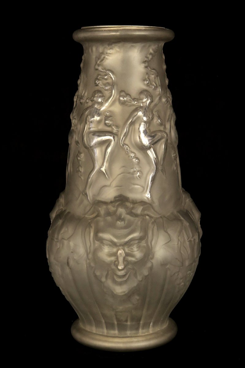 Ancien vase en verre pressé, vers 1920 / Verrerie Art Deco Espaivet à Paris Satyre Curieux-photo-1