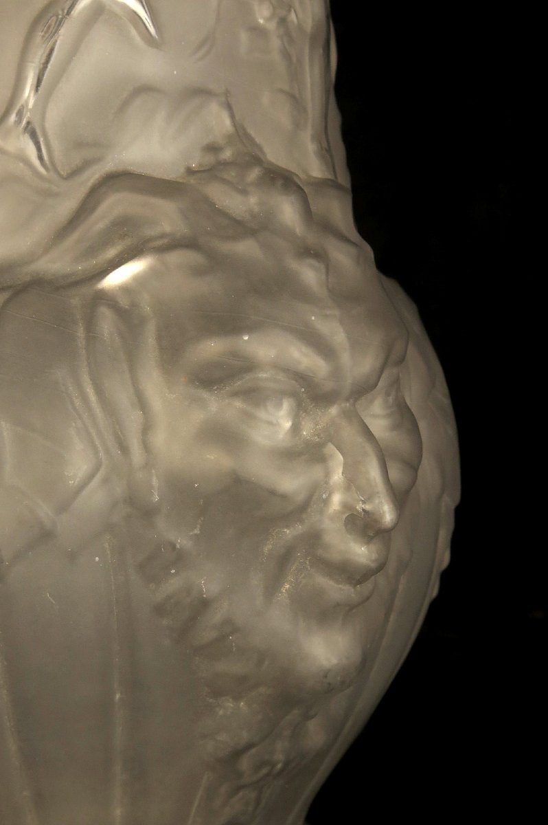 Ancien vase en verre pressé, vers 1920 / Verrerie Art Deco Espaivet à Paris Satyre Curieux-photo-5