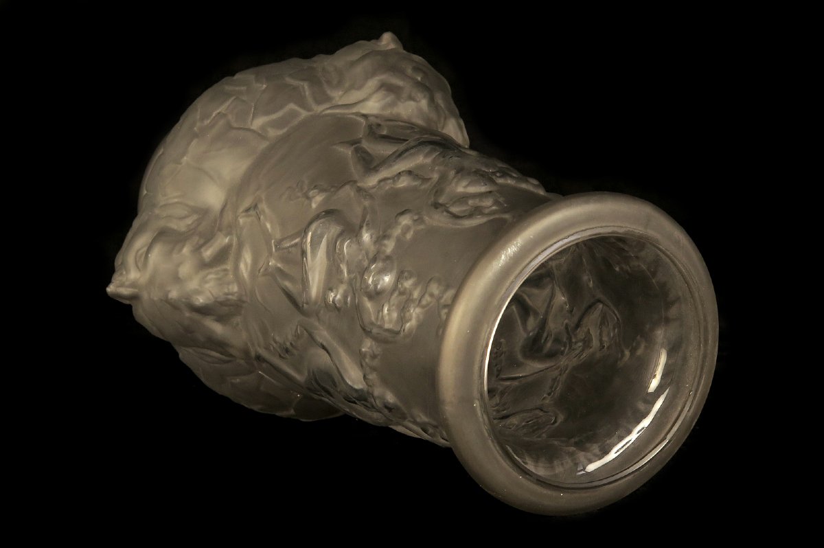 Ancien vase en verre pressé, vers 1920 / Verrerie Art Deco Espaivet à Paris Satyre Curieux-photo-7