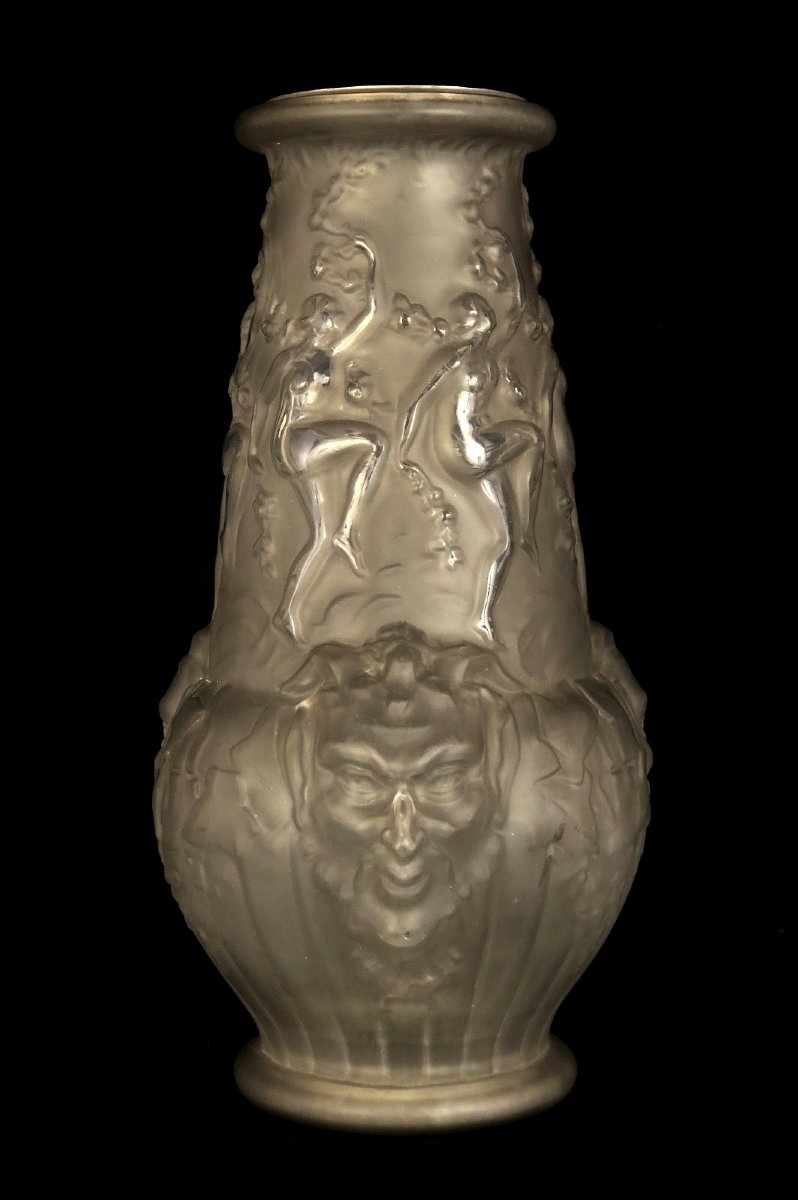 Ancien vase en verre pressé, vers 1920 / Verrerie Art Deco Espaivet à Paris Satyre Curieux
