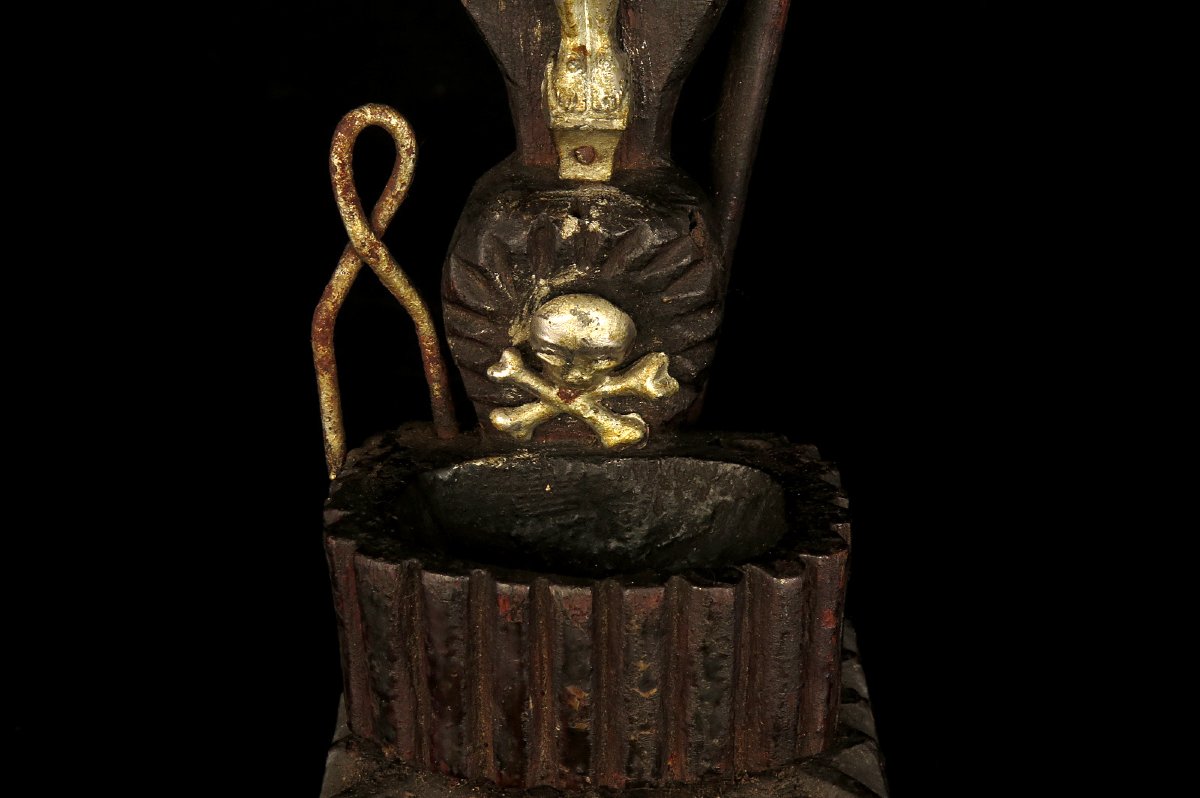 Ancien petit crucifix, art populaire vers 1880 / Sculpture chêne benitier-photo-4