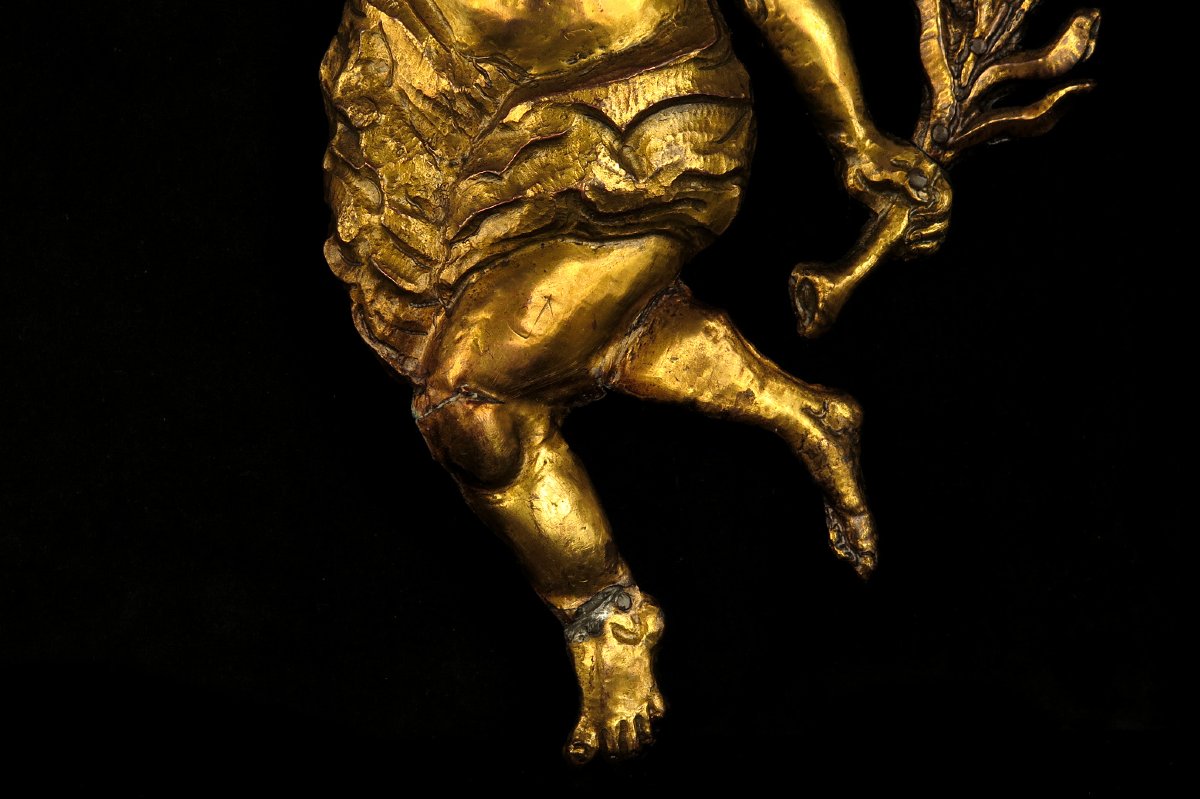 Ancien angelot, élément en laiton doré repoussé, vers 1800-photo-4