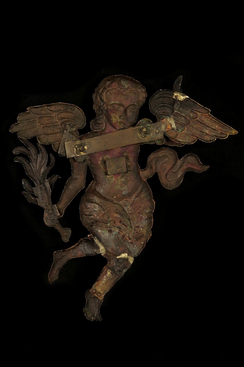Ancien angelot, élément en laiton doré repoussé, vers 1800-photo-3