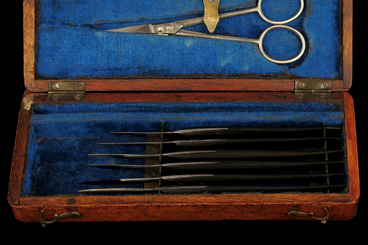 Ancien petit coffret de chirurgie, vers 1880 / Materiel medical / Scientifique-photo-3