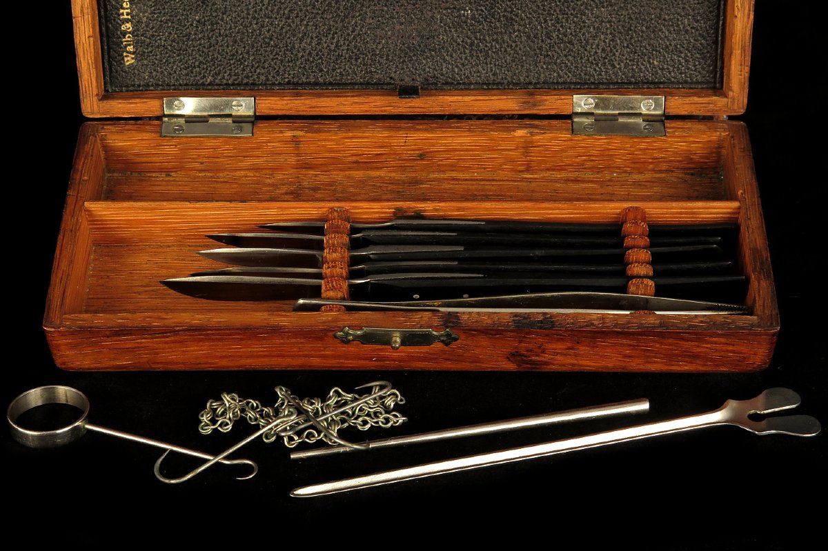 Ancien petit coffret de chirurgie par Walb et Heerlein, vers 1880 / Materiel medical-photo-3
