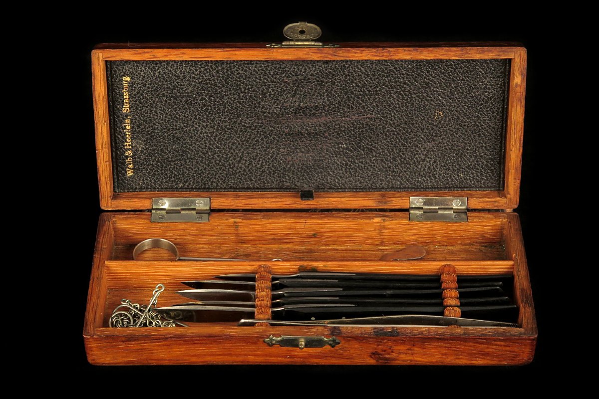 Ancien petit coffret de chirurgie par Walb et Heerlein, vers 1880 / Materiel medical