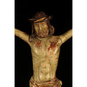 Ancien Christ en bois sculpté, art religieux vers 1700 
