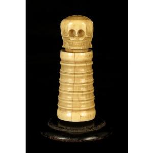 Antique Vanity, Memento Mori In Ivory / Crane Christ Cabinet Curiosités