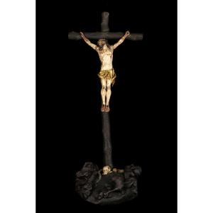 Imposant et ancien Christ sur Croix, art populaire vers 1800 / Sculpture chêne