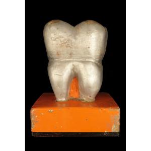 Ancienne sculpture d'une dent, vers 1940 / Dentiste Cabinet Curiosités Publicité