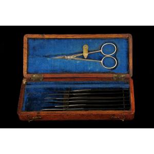 Ancien petit coffret de chirurgie, vers 1880 / Materiel medical / Scientifique