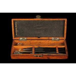 Ancien petit coffret de chirurgie par Walb et Heerlein, vers 1880 / Materiel medical