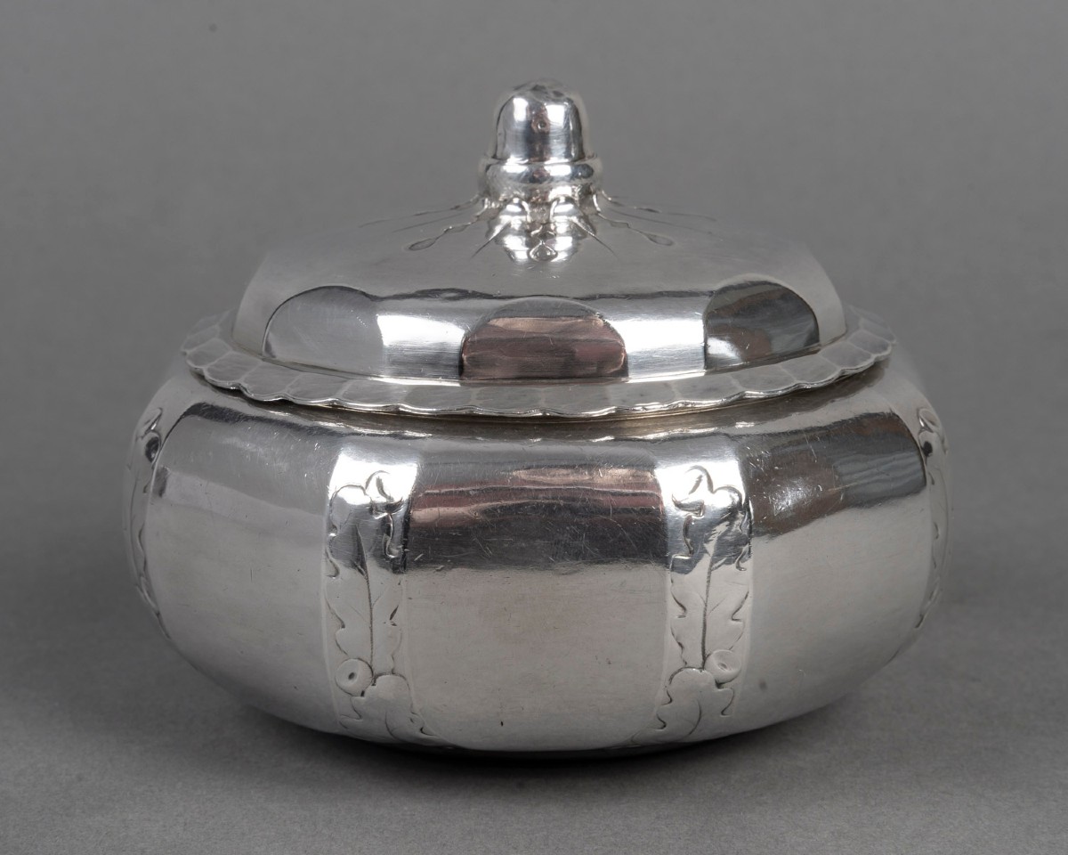 Georges Lecomte, Goldsmith - Solid Silver Covered Box, Circa 1925
