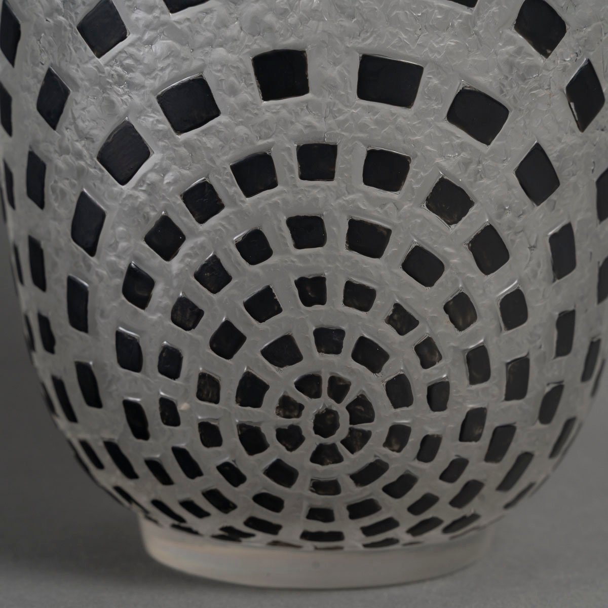 René Lalique - Damiers Vase Created In 1935-photo-2