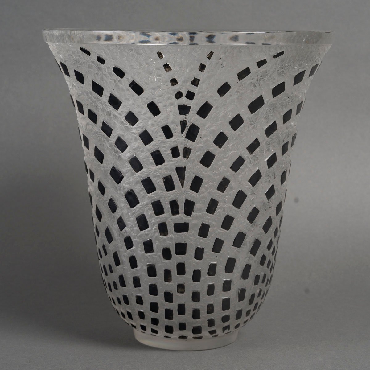 René Lalique - Damiers Vase Created In 1935-photo-4