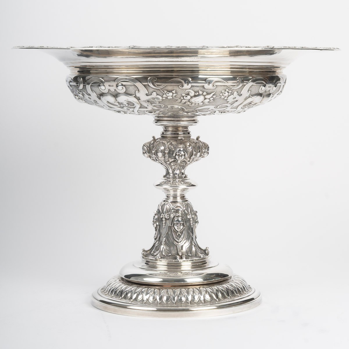 Charles-Nicolas ODIOT  Importante coupe néo-Renaissance sur piédouche en argent massif XIXe