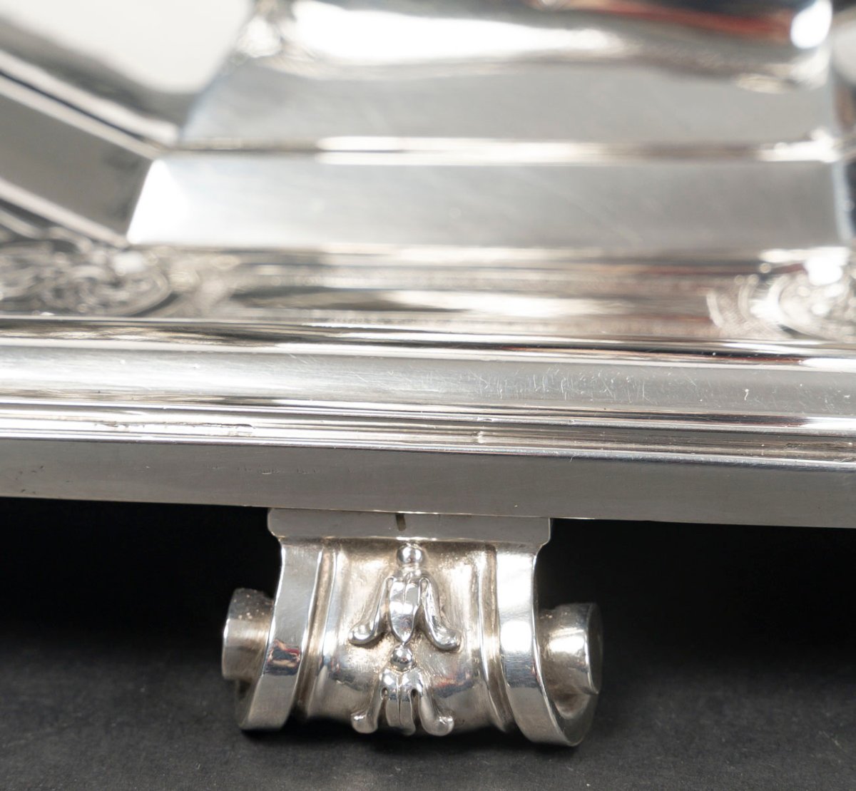 BOIN TABURET – Terrine couverte et son présentoir en argent massif XIXe-photo-1