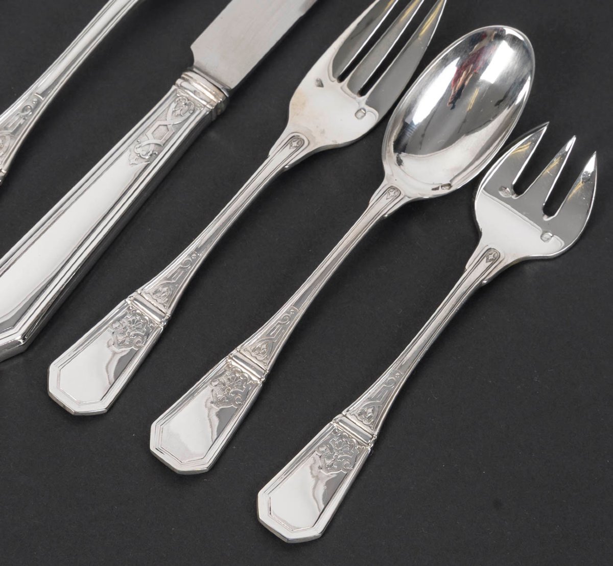 JEAN TETARD – C. CHRISTOFLE MENAGERE de 144 PIECES EN ARGENT MASSIF MODELE AUBUSSON Epoque 1930-photo-2