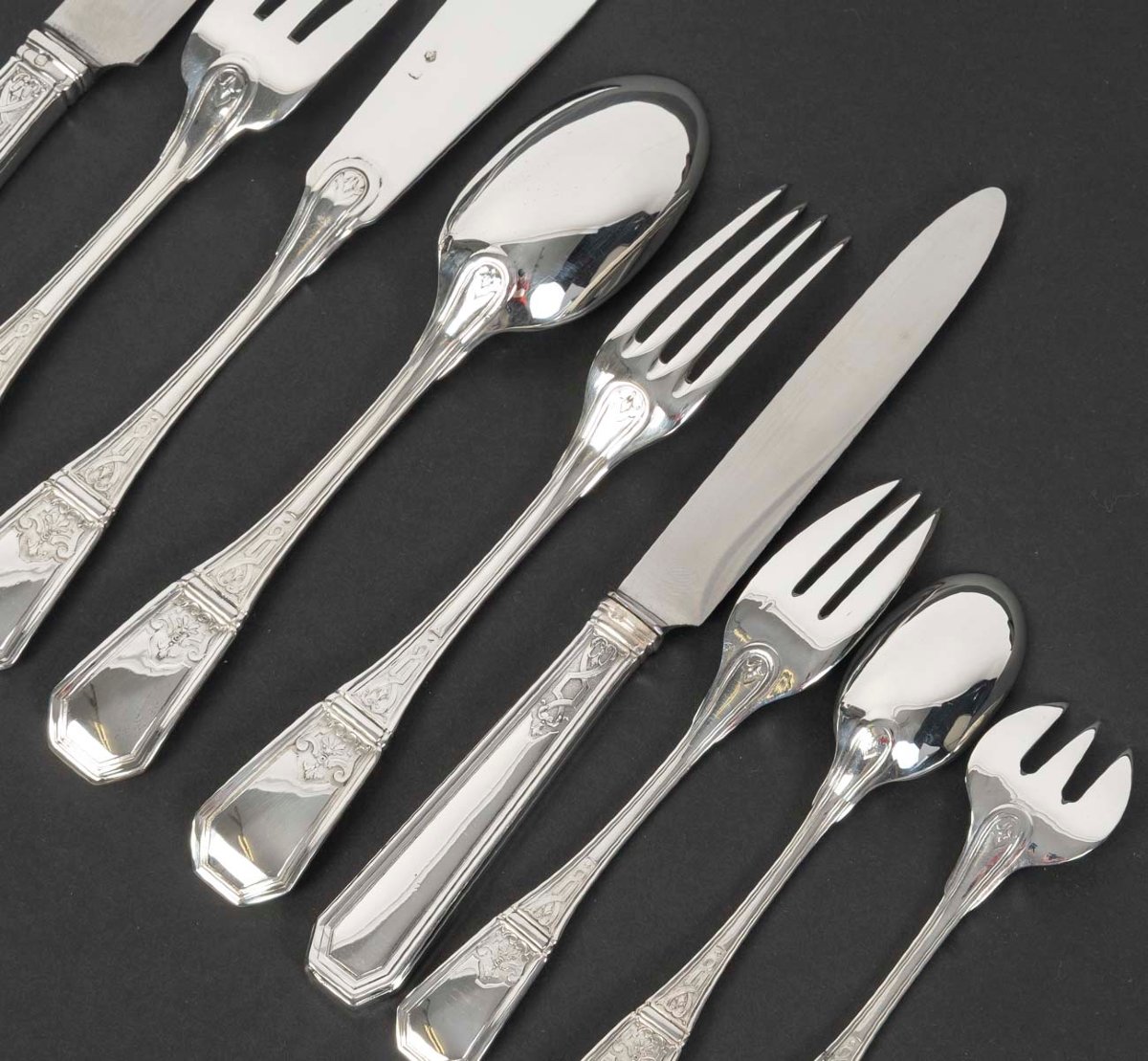 JEAN TETARD – C. CHRISTOFLE MENAGERE de 144 PIECES EN ARGENT MASSIF MODELE AUBUSSON Epoque 1930-photo-2