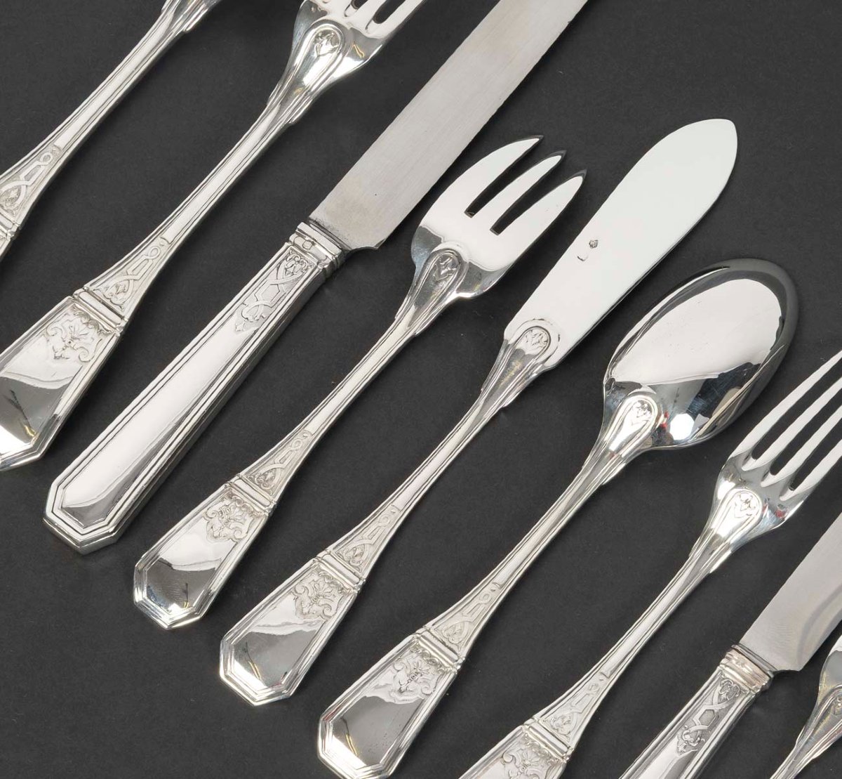 JEAN TETARD – C. CHRISTOFLE MENAGERE de 144 PIECES EN ARGENT MASSIF MODELE AUBUSSON Epoque 1930-photo-3