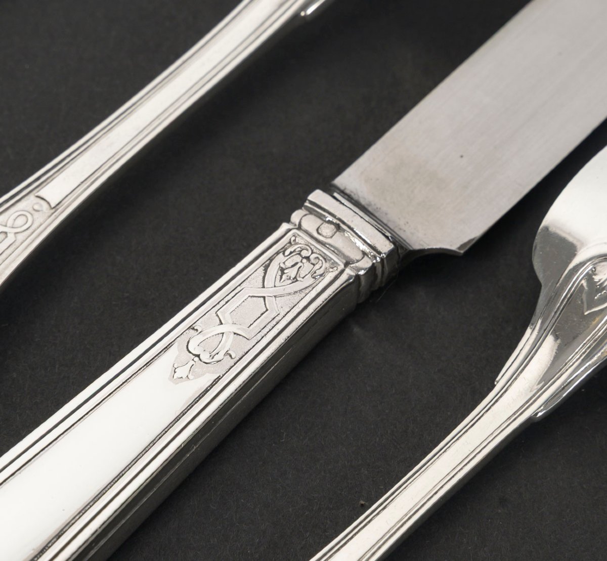 JEAN TETARD – C. CHRISTOFLE MENAGERE de 144 PIECES EN ARGENT MASSIF MODELE AUBUSSON Epoque 1930-photo-4