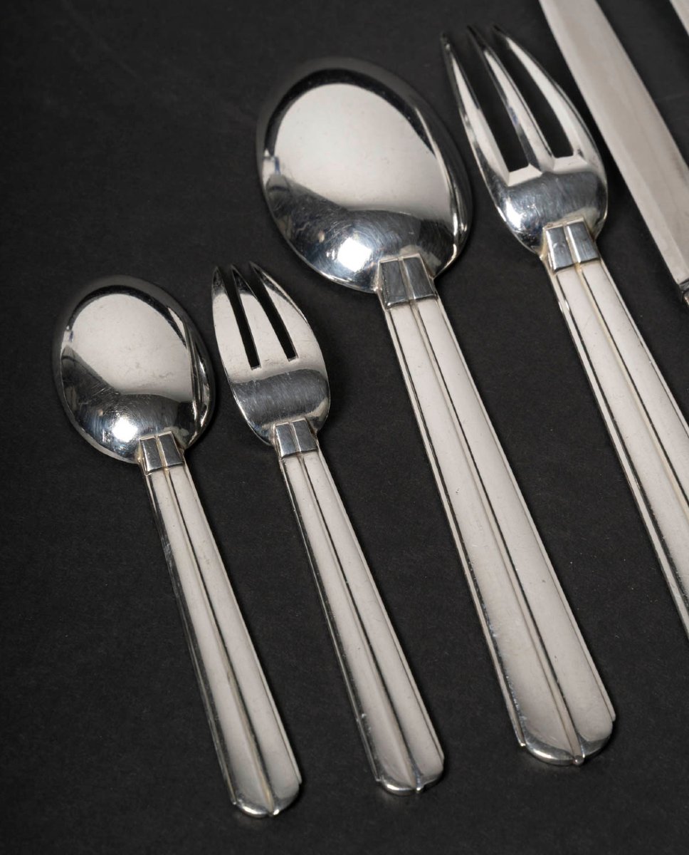 JEAN E. PUIFORCAT – Menagère en argent massif 145 pièces Modèle « BIARRITZ » CIRCA 1930-photo-4