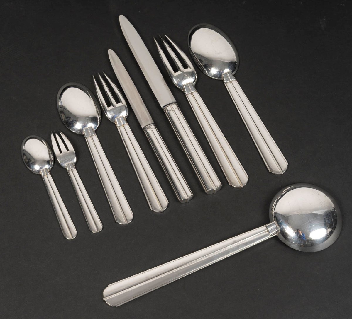 JEAN E. PUIFORCAT – Menagère en argent massif 145 pièces Modèle « BIARRITZ » CIRCA 1930-photo-6