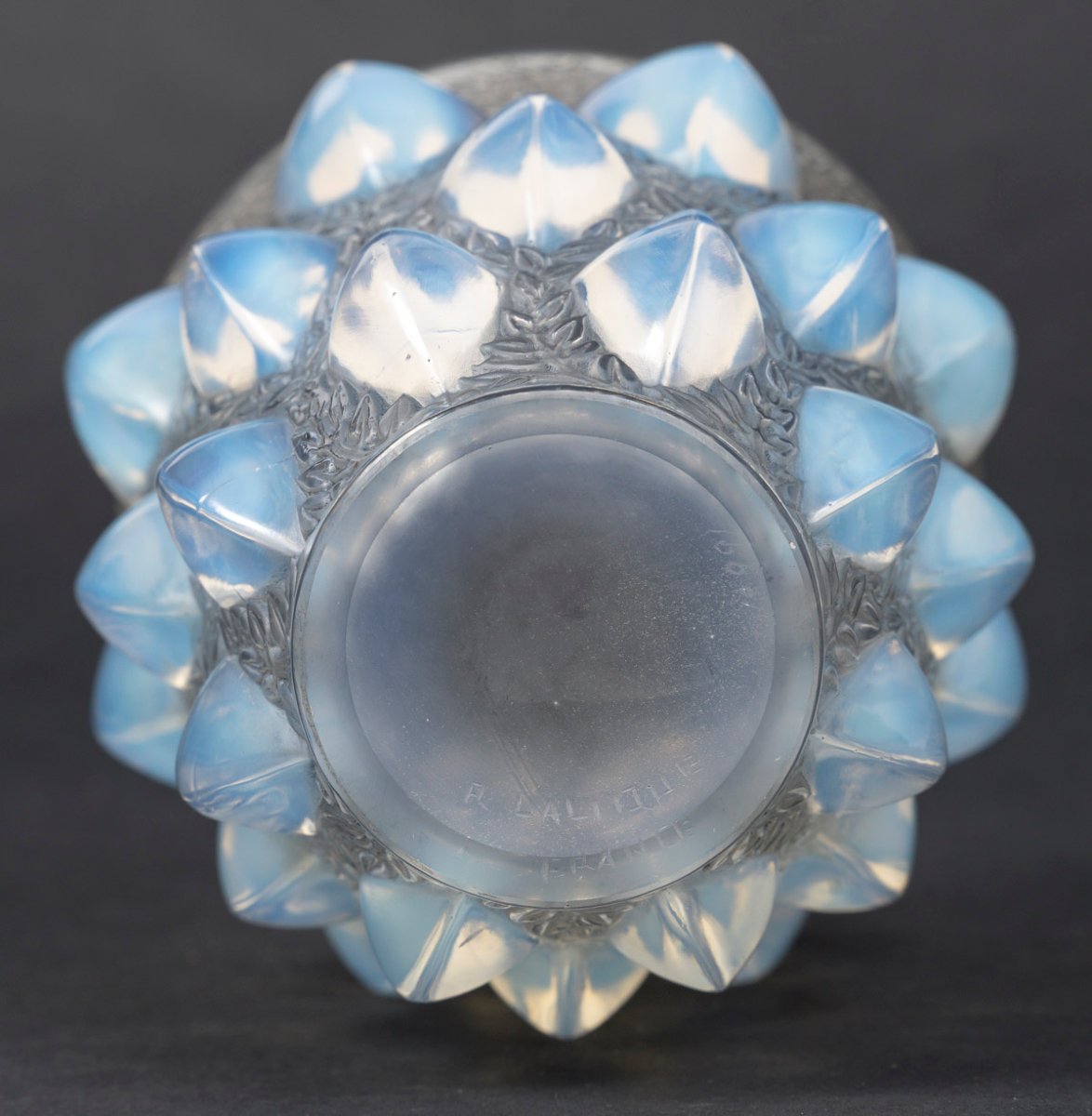 R. LALIQUE – Vase RAMPILLON  dit CABOCHONS et FLEURETTES 1927-photo-3