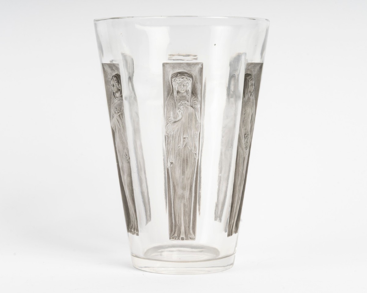 René LALIQUE - Vase “Gobelet six figurines” modèle créé en 1912