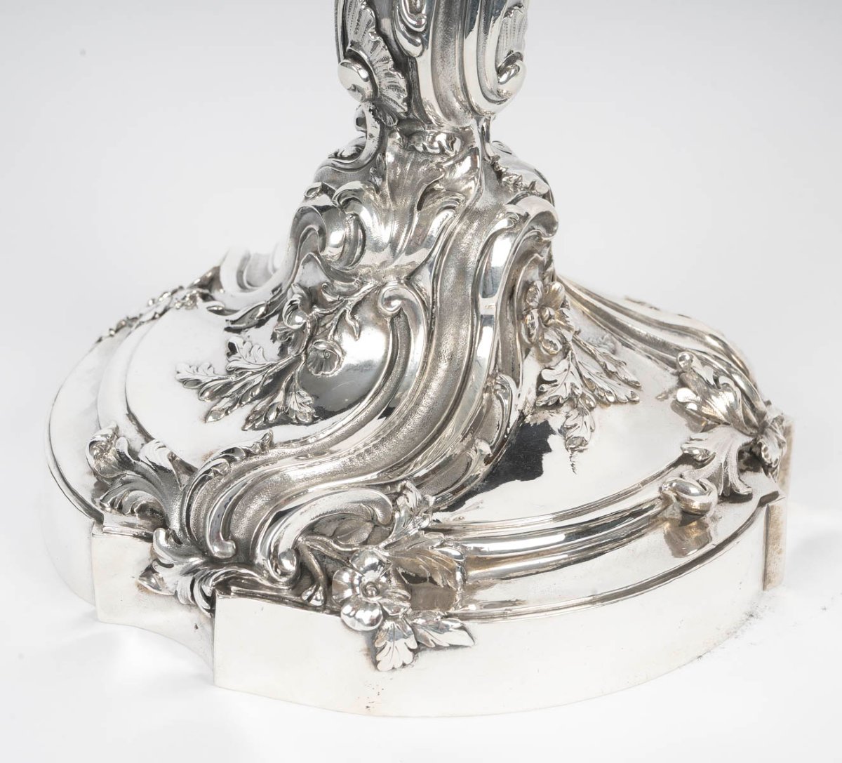 GUSTAVE ODIOT - Importante Paire de candélabres à sept bras  de lumière en argent massif. XIXe-photo-3