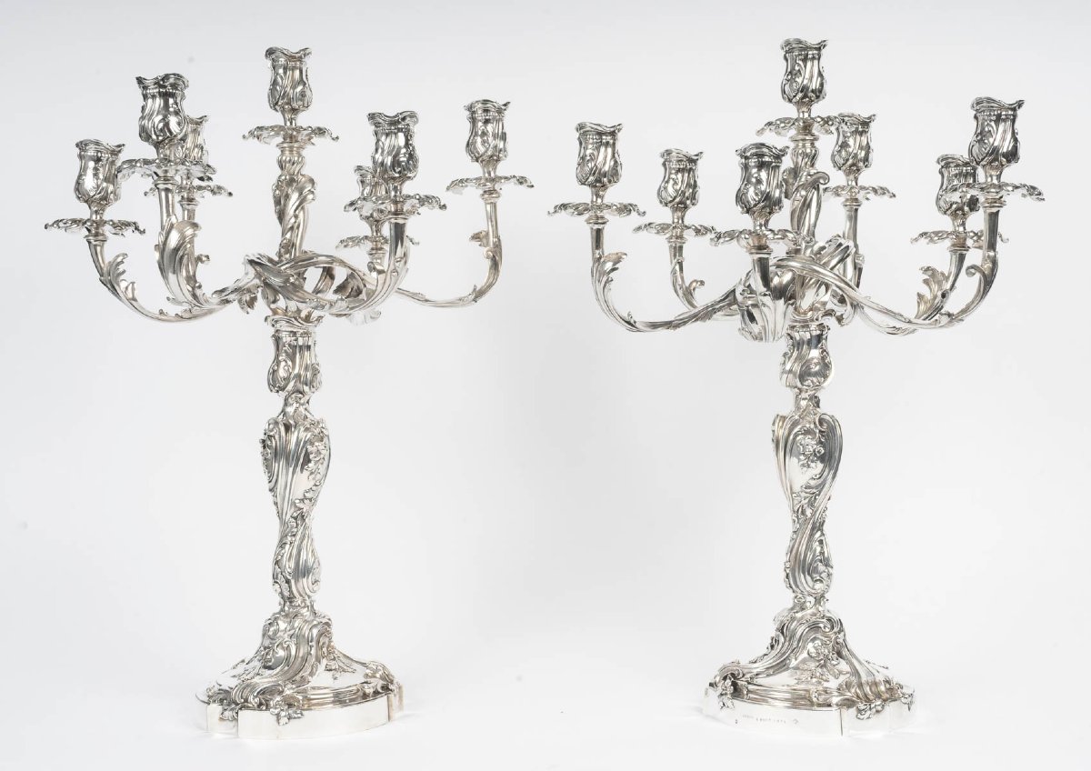 GUSTAVE ODIOT - Importante Paire de candélabres à sept bras  de lumière en argent massif. XIXe