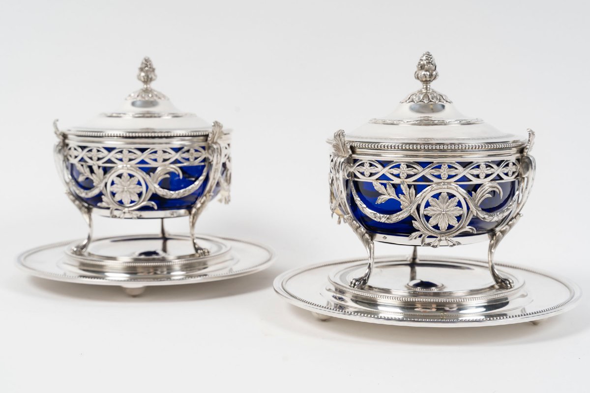 RISLER & CARRÉ - Paire de drageoirs couverts en argent massif et verre bleu cobalt – fin du XIX