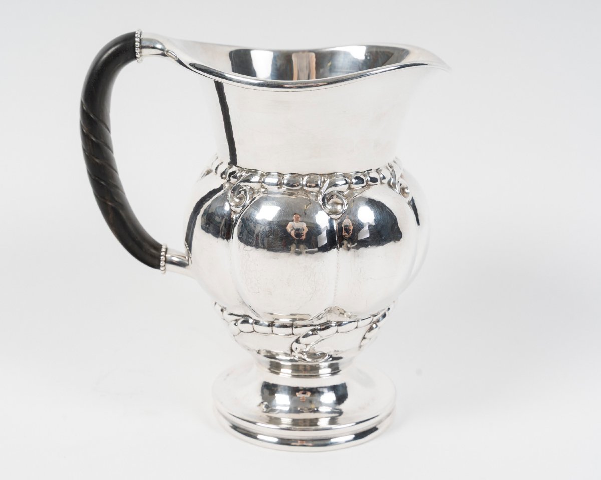 GEORG JENSEN - Pichet à eau - modèle 7A, dit Melon Pitcher, créé en 1907. Danemark, XXe siècle