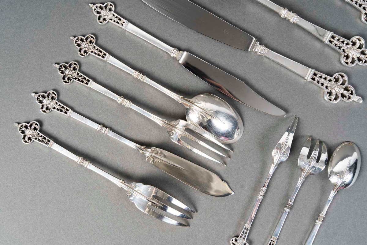 CHRISTOFLE & CARDEILHAC - MENAGERE en argent massif 143 pièces  «  Modèle Renaissance » XIXe-photo-1