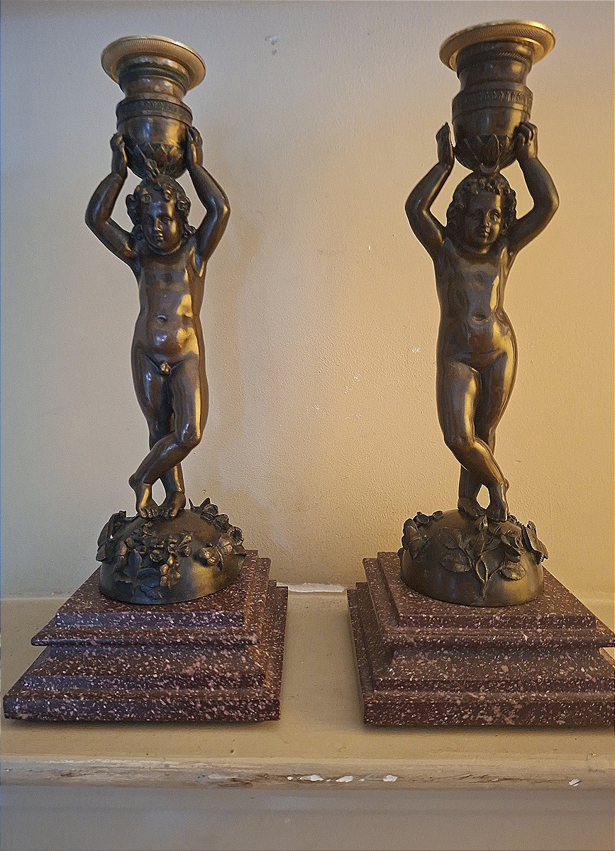 paire de bougeoirs en bronze et porphyre