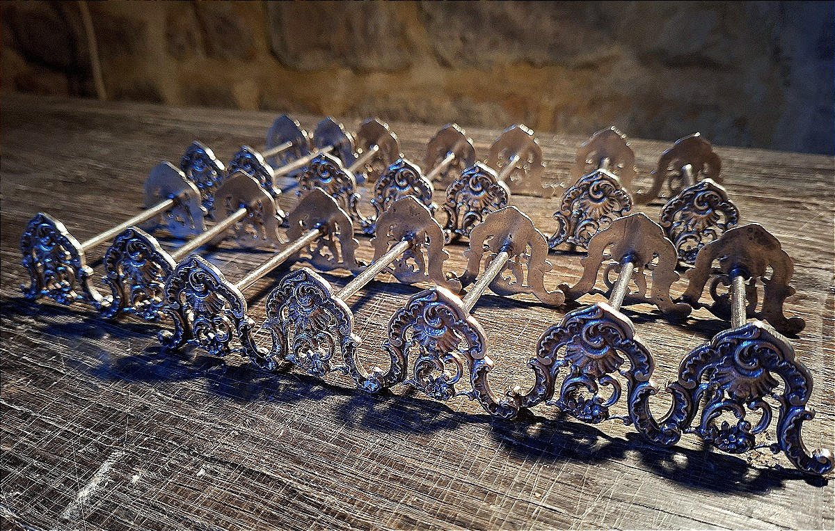 14 Knife Rests