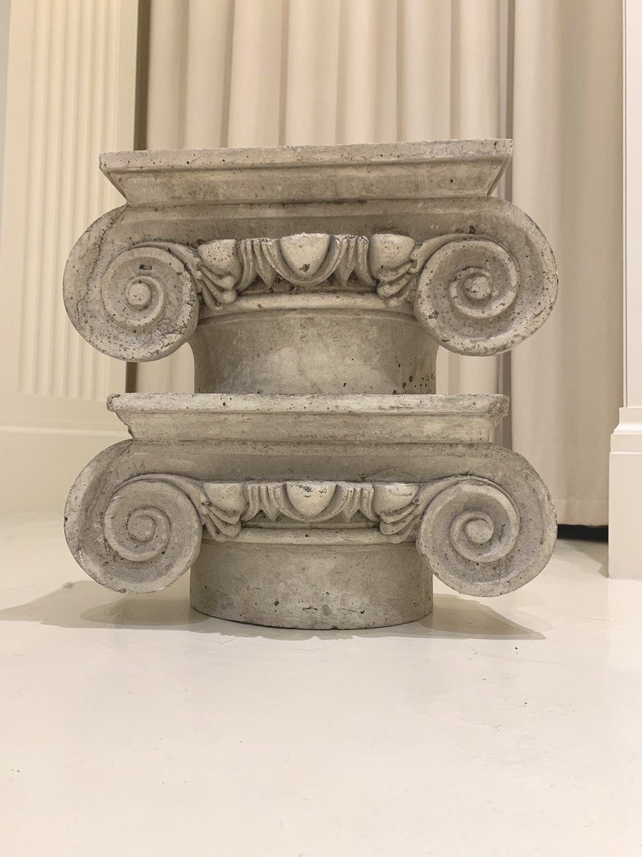 Paire De Demi Chapiteaux En Plâtre De Style Ionique – 19e Siècle-photo-1