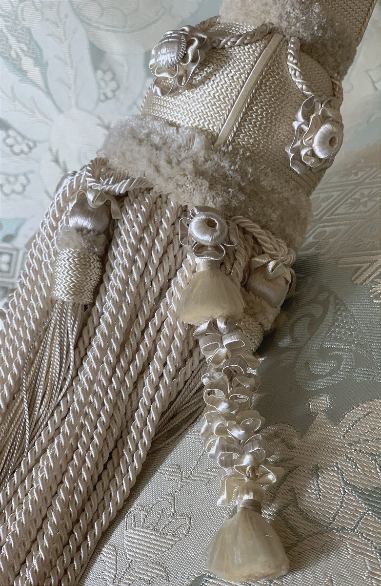 Pair Of Large Tiebacks - White Color (21st Century)-photo-1