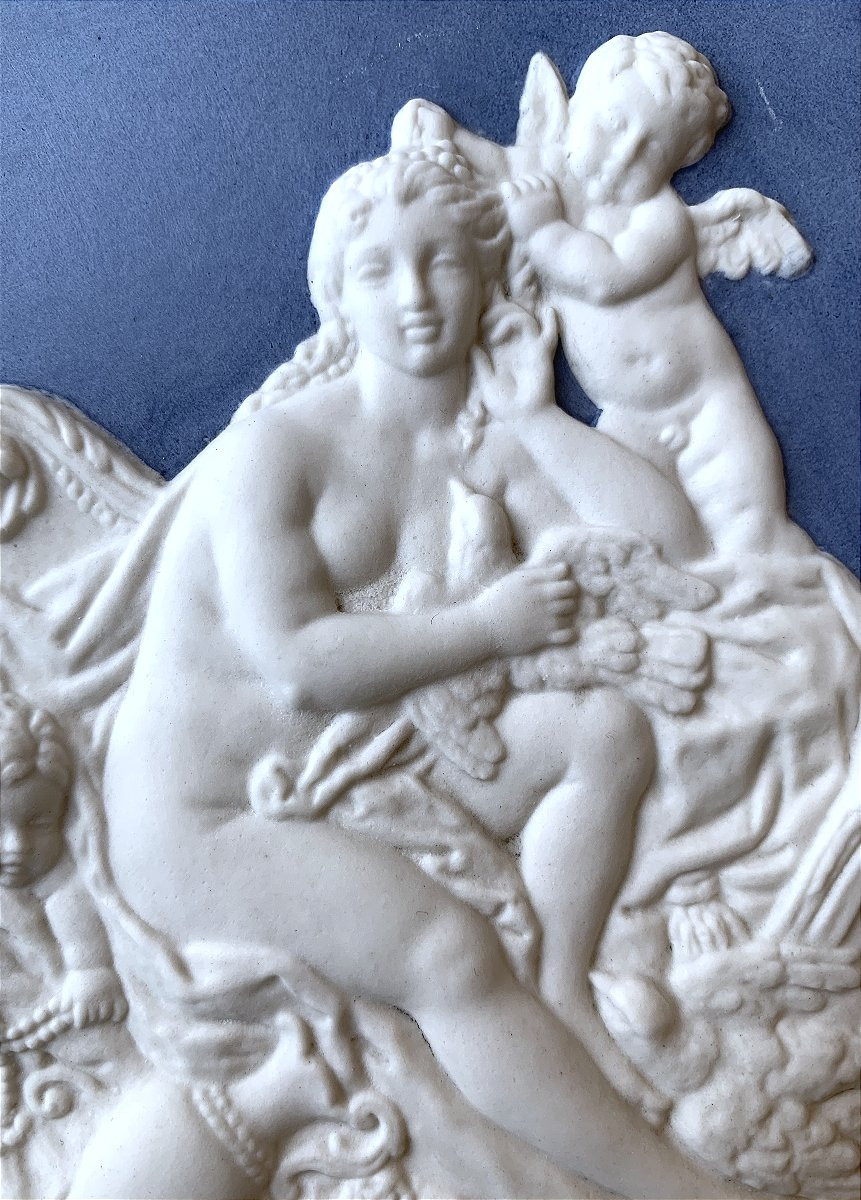 Biscuit / Porcelain Medallion Depicting Venus And Her Finery - 20th Century-photo-2