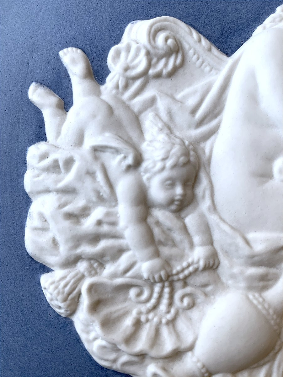 Biscuit / Porcelain Medallion Depicting Venus And Her Finery - 20th Century-photo-4