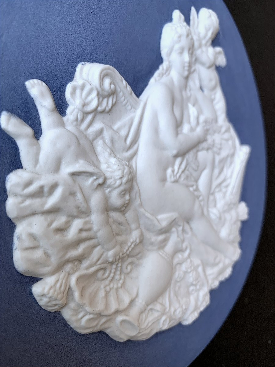 Biscuit / Porcelain Medallion Depicting Venus And Her Finery - 20th Century-photo-4