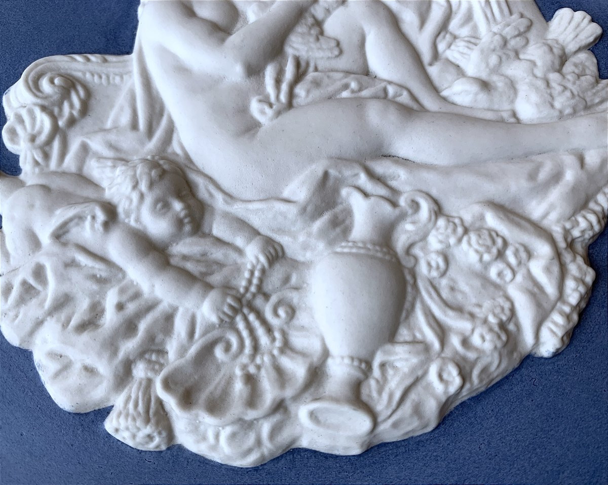 Biscuit / Porcelain Medallion Depicting Venus And Her Finery - 20th Century-photo-5