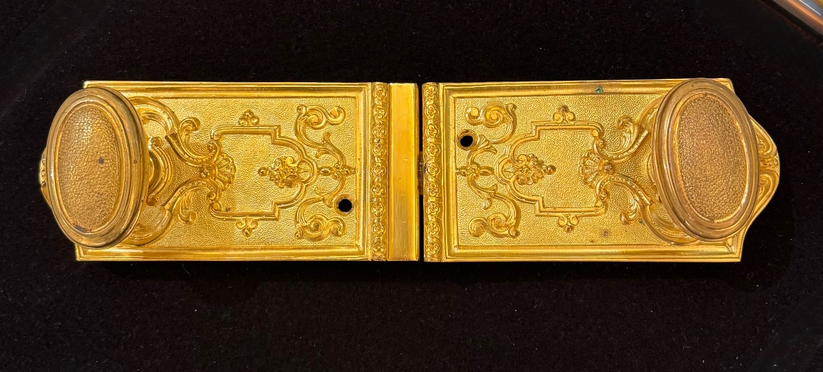 Double Lock Chest In Gilded Bronze-photo-2