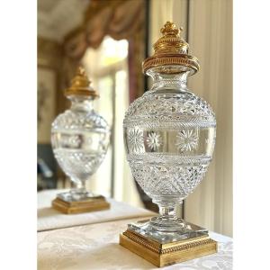 Vase couvert en cristal gravé, monture en bronze dorée - 19e Siècle