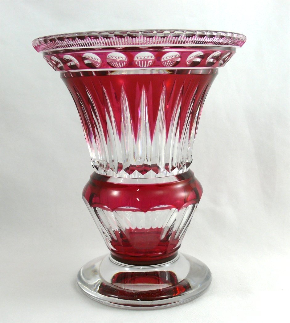 Val Saint Lambert, Vase Sur Pied Taillé, Cristal Doublé Rouge, 22,5 Cm, 3,2 Kg.